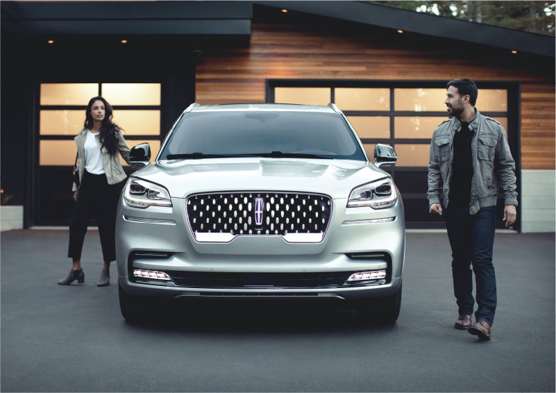 The sparkling grille of the 2023 Lincoln Aviator® Grand Touring model | Doggett Lincoln of Beaumont in Beaumont TX