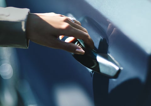 A hand gracefully grips the Light Touch Handle of a 2024 Lincoln Aviator® SUV to demonstrate its ease of use | Doggett Lincoln of Beaumont in Beaumont TX