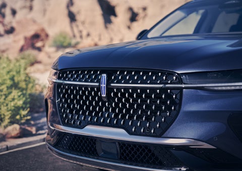 The stylish grille of a 2024 Lincoln Nautilus® SUV sparkles in the sunlight. | Doggett Lincoln of Beaumont in Beaumont TX